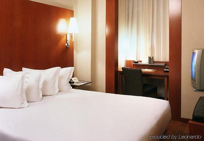 Ac Los Vascos By Marriott Hotel