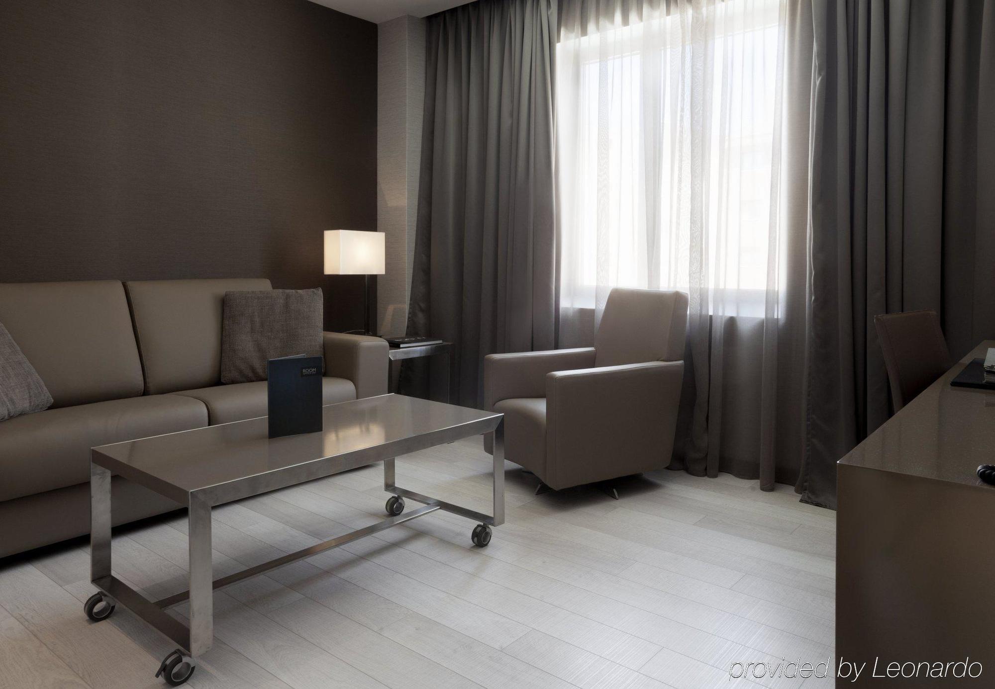 Hotel Ac Los Vascos By Marriott 3*
